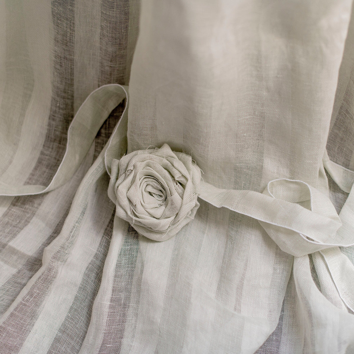 Linin Curtain Tie Backs with Floral Decor